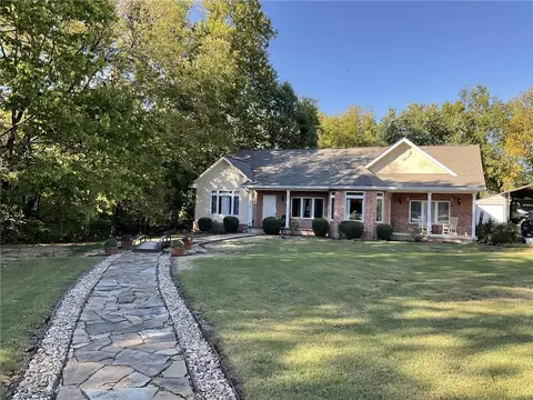 1405 Villa View Dr, Siloam Springs, AR 72761