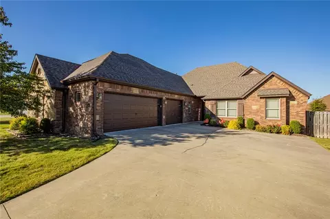 3504 Willowbrook Rd, Bentonville, AR 72712