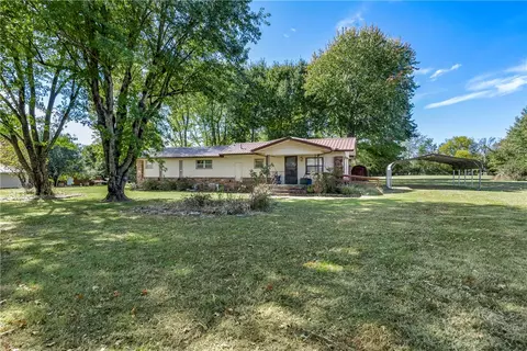 1515 Sunshine Rd, Fayetteville, AR 72704