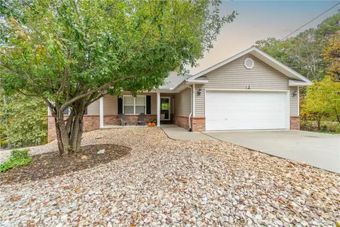 2 Heywood Ln, Bella Vista, AR 72714
