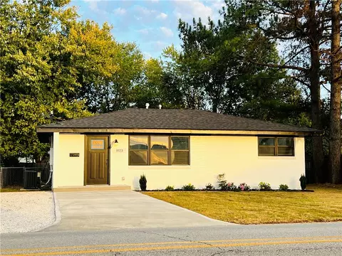 1023 Crutcher St, Springdale, AR 72764
