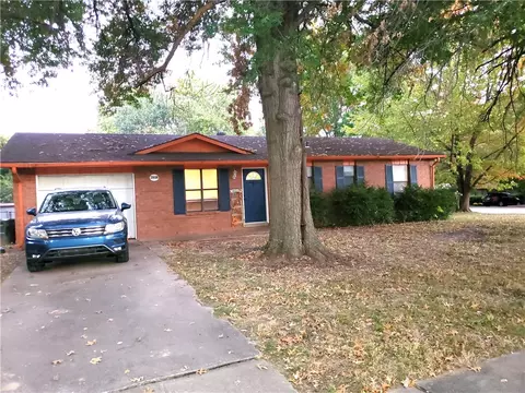 2808 N Susan Carol Ln, Fayetteville, AR 72703