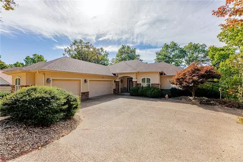 20 Milford Ln, Bella Vista, AR 72715