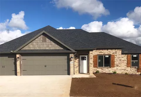 2104 Flynn St, Pea Ridge, AR 72751