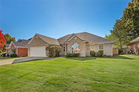 4300 Worthington Dr, Rogers, AR 72758