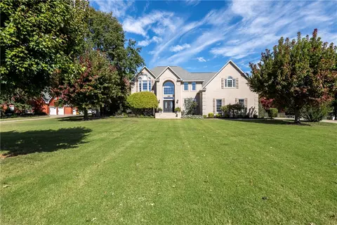 4186 E Churchill Dr, Fayetteville, AR 72701