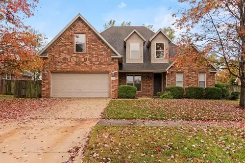 3933 W Morning Mist Dr, Fayetteville, AR 72704