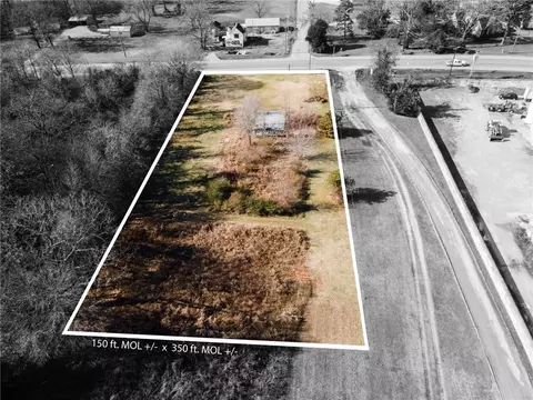 1206 1st Ave, Gravette, AR 72736