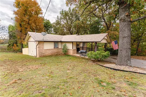1 Selby Ln, Bella Vista, AR 72714