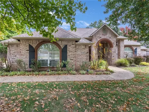 3350 N Picadilly Ln, Fayetteville, AR 72703