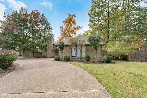 5 Geyer Rd, Bentonville, AR 72712