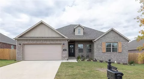 1557 N Dawes St, Fayetteville, AR 72704