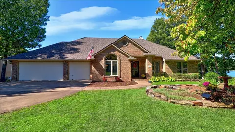 25 Musselburgh Ln, Bella Vista, AR 72715