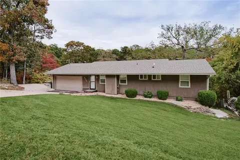 8506 Woodcrest Dr, Rogers, AR 72756