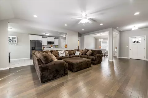 2746 Western Cedar Ct, Siloam Springs, AR 72761