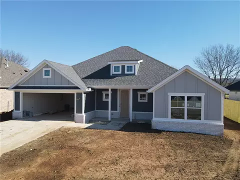 292 W Tyler Rd, Farmington, AR 72730