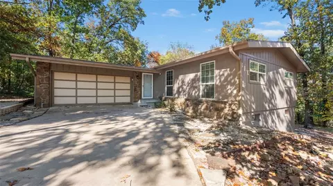 6 Fyfield Cir, Bella Vista, AR 72715