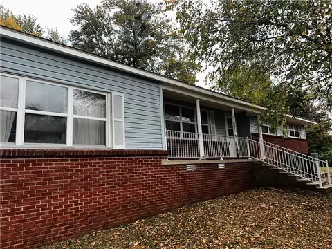 102 Northview Ave, Huntsville, AR 72740