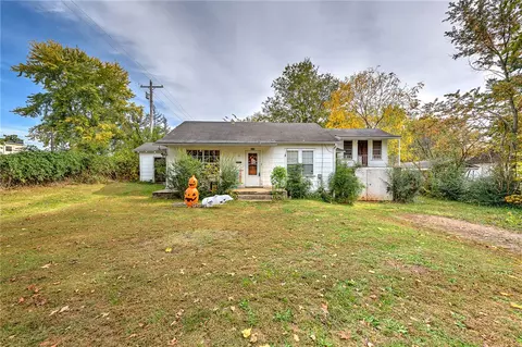 207 Locust St, Huntsville, AR 72740