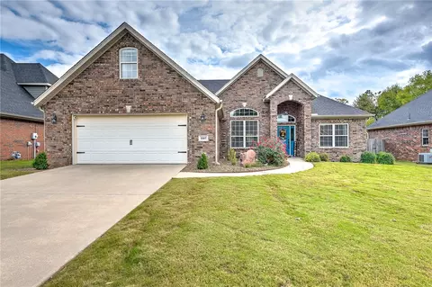 2207 S 18th St, Rogers, AR 72758