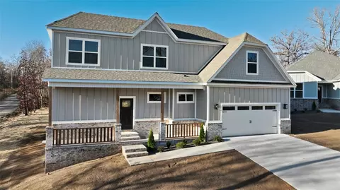 1 Mckissick Cir, Bella Vista, AR 72715