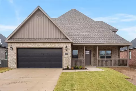 1920 Lordsburg Ct, Centerton, AR 72719