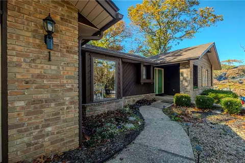 1 Claxby Cir, Bella Vista, AR 72714