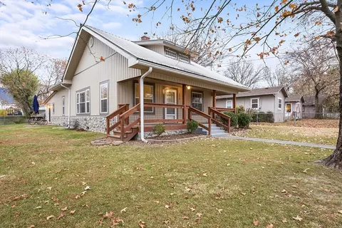 1020 S 3rd St, Rogers, AR 72756