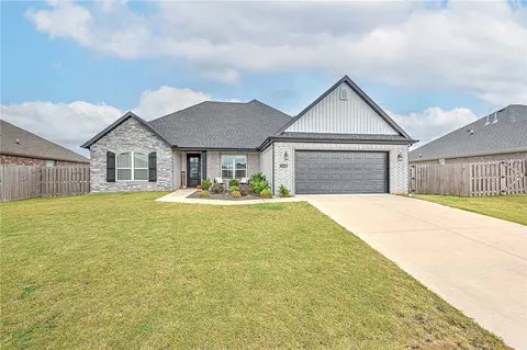 1000 Lakeview Dr, Centerton, AR 72719