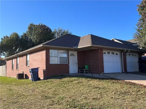 805 A B Meghan St, Siloam Springs, AR 72761