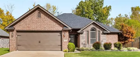 2508 Vanike Dr, Fayetteville, AR 72704