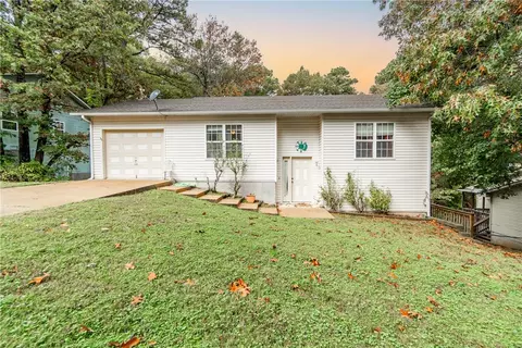 110 Jay Ln, Eureka Springs, AR 72632