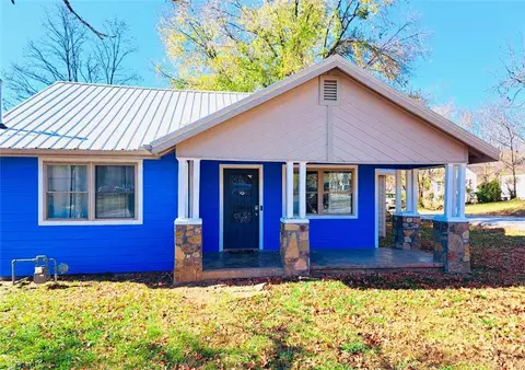 408 Hughes St, Huntsville, AR 72740