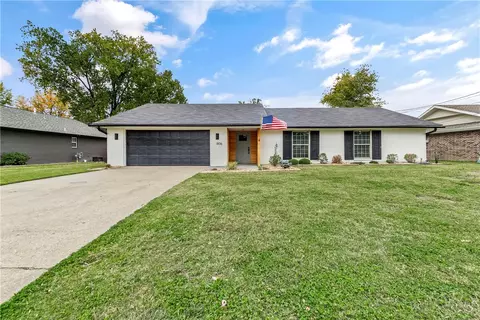 1806 SW D St, Bentonville, AR 72712