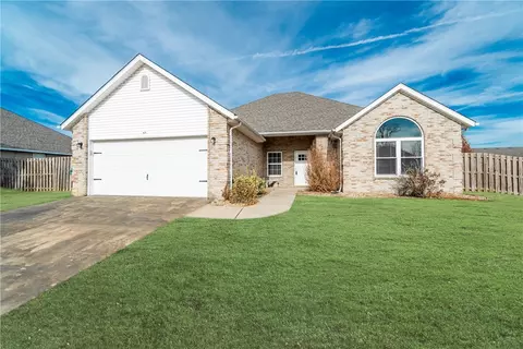 421 Kate Dr, Centerton, AR 72719