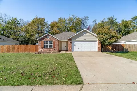808 Crystal St, Lowell, AR 72745