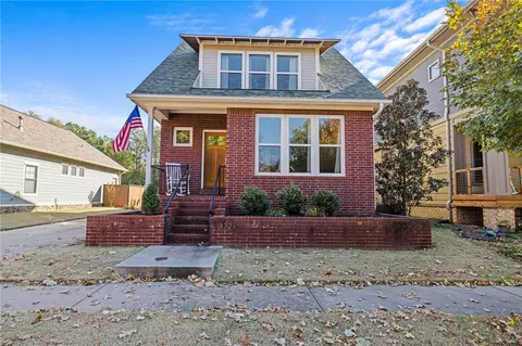 1822 N Best Friend Ln, Fayetteville, AR 72704