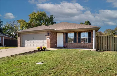1206 Greenway St, Springdale, AR 72764