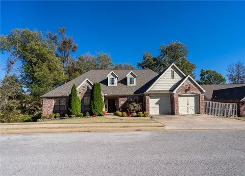 3010 Cortney Cir, Siloam Springs, AR 72761