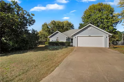 352 Munroe Dr, Springdale, AR 72764