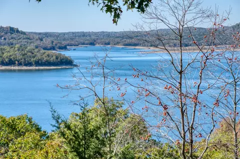 710 Cobblestone Ln, Eureka Springs, AR 72631