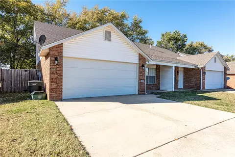 2429 N 2431 N Jeremiah Pl, Fayetteville, AR 72704