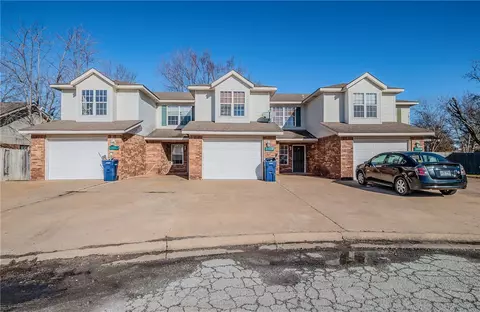 2919 Dawn Ct, Siloam Springs, AR 72761