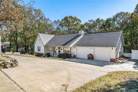 1104 E Hilltop Dr, Rogers, AR 72756