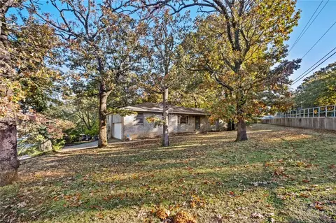 1650 W Wedington Dr, Fayetteville, AR 72701