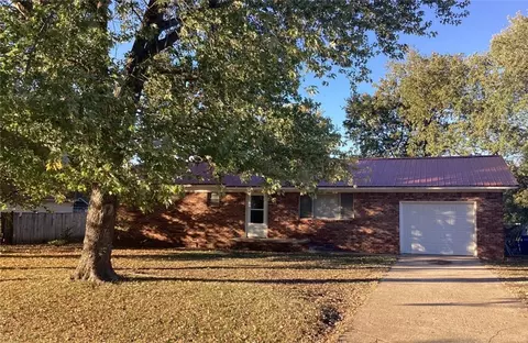 611 Magnolia St, Siloam Springs, AR 72761