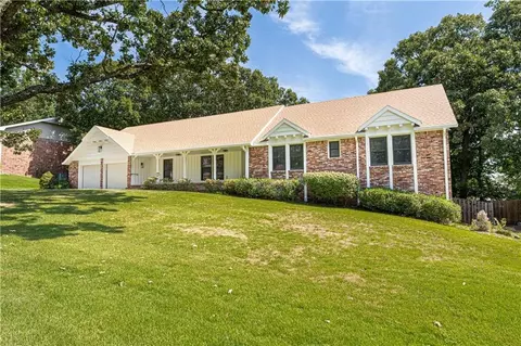 209 Suttle Dr, Springdale, AR 72764