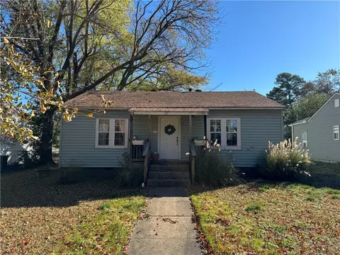 217 S College St, Siloam Springs, AR 72761