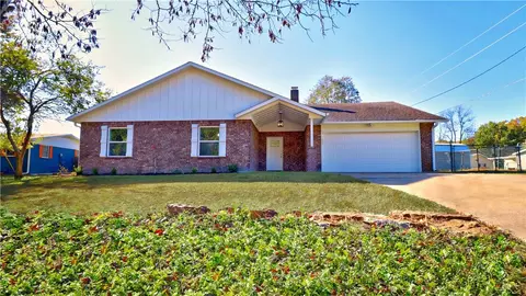 2904 Blue Hill Dr, Rogers, AR 72758