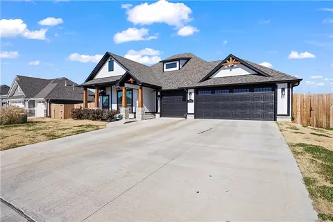 1712 Tull Dr, Pea Ridge, AR 72751